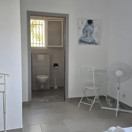 A Suara *